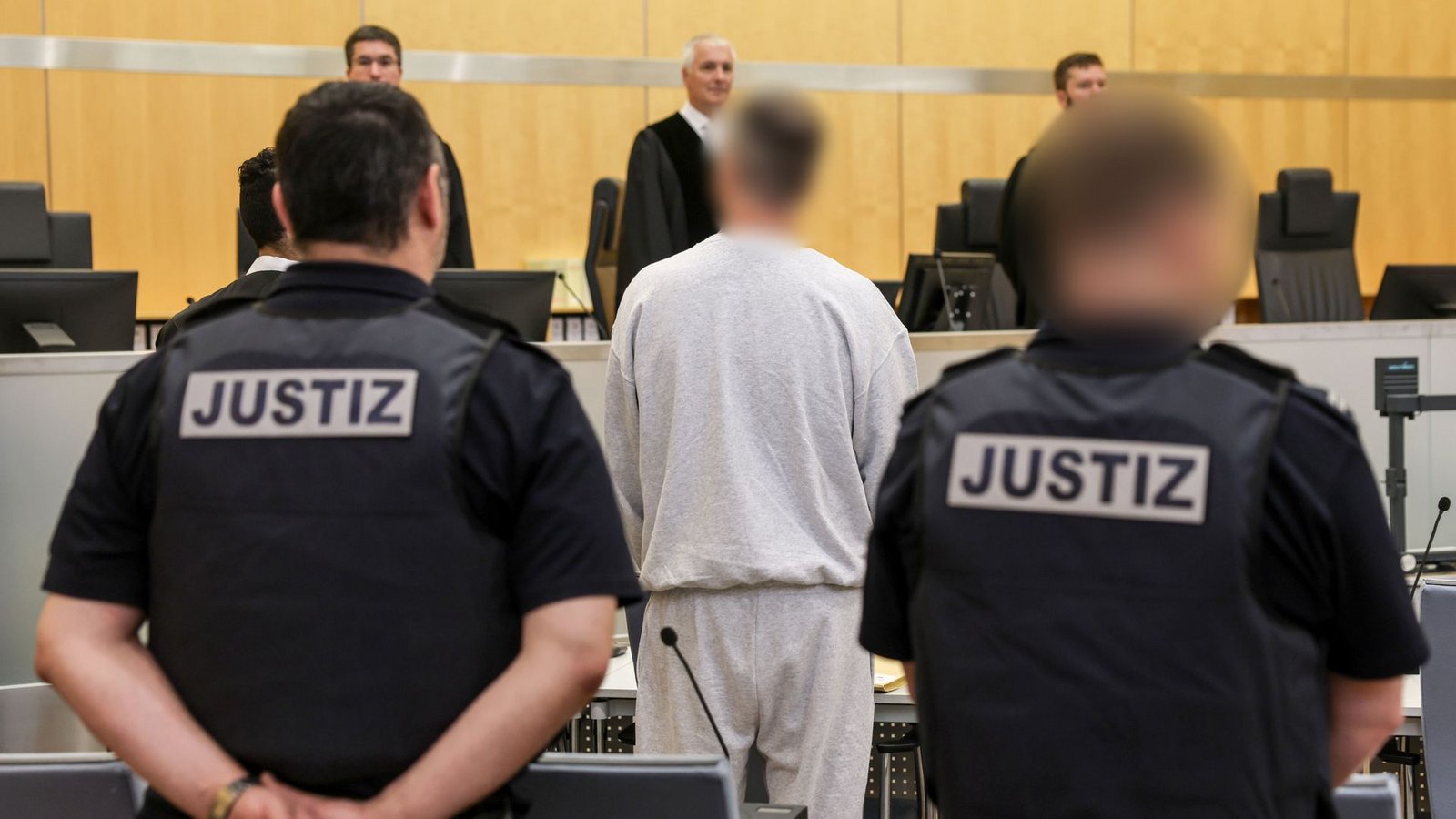 Rechtsradikaler soll im Darknet zu Mordanschlägen auf Politiker aufgerufen haben. (Archivbild)Foto: Oliver Berg/dpa Rechtsradikaler soll im Darknet zu Mordanschlägen auf Politiker aufgerufen haben. (Archivbild)Foto: Oliver Berg/dpa