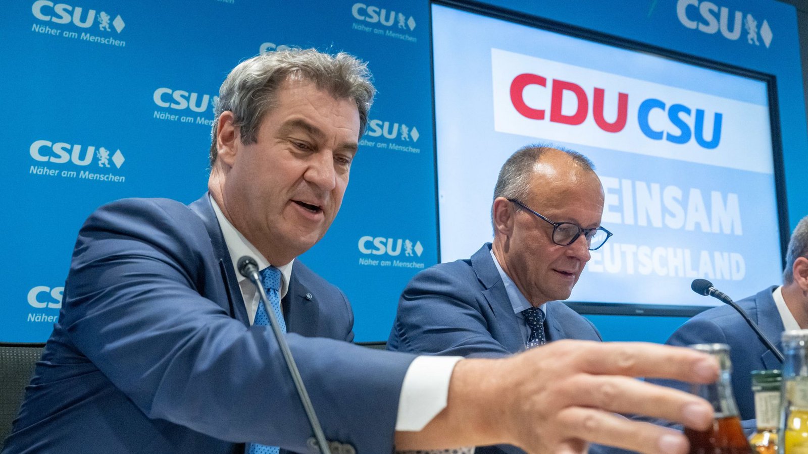 CSU-Chef Markus Söder findet, dass er über Schwarz-Grün auch ohne CDU-Chef Friedrich Merz entscheiden kann.Foto: dpa/Peter Kneffel CSU-Chef Markus Söder findet, dass er über Schwarz-Grün auch ohne CDU-Chef Friedrich Merz entscheiden kann.Foto: dpa/Peter Kneffel