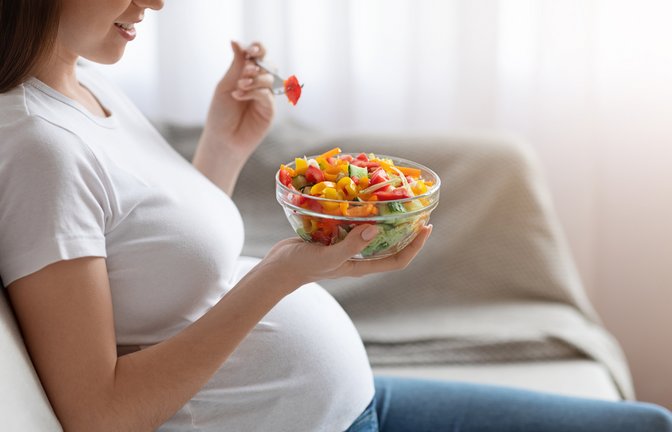 Was darf man während der Schwangerschaft nicht essen?<span class='image-autor'>Foto: Prostock-studio/Shutterstock</span>