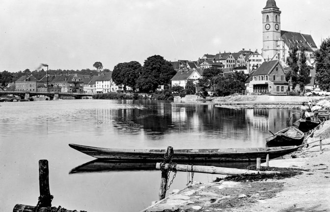 Im Jahr 1907 lagen noch Fischerboote am Nürtinger Neckarufer, . . .<span class='image-autor'>Foto: Haus der Geschichte/Gebrüder Metz</span>