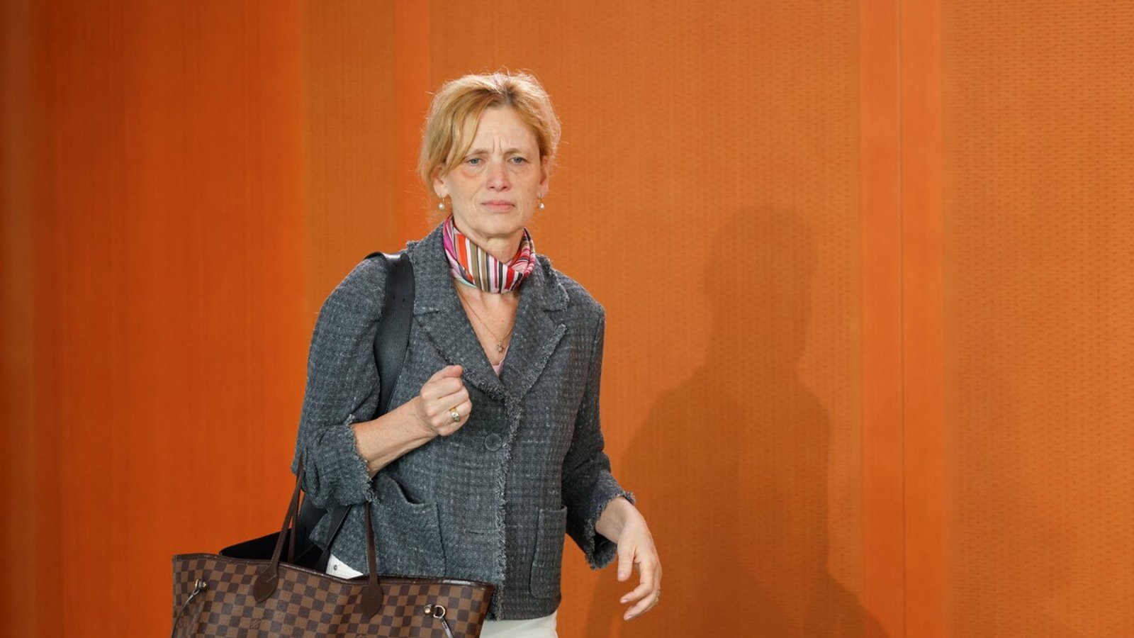 Bundesfamilienministerin Karin Prien (CDU) will ein Pflegegeld als Lohnersatz für pflegende Angehörige.Foto: AFP/Odd Andersen