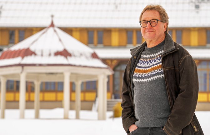 Joachim Lenk vor dem Württemberg-Palais im Alten Lager in Münsingen: Früher war hier das Offizierskasino untergebracht.<span class='image-autor'>Foto: Faltin</span>