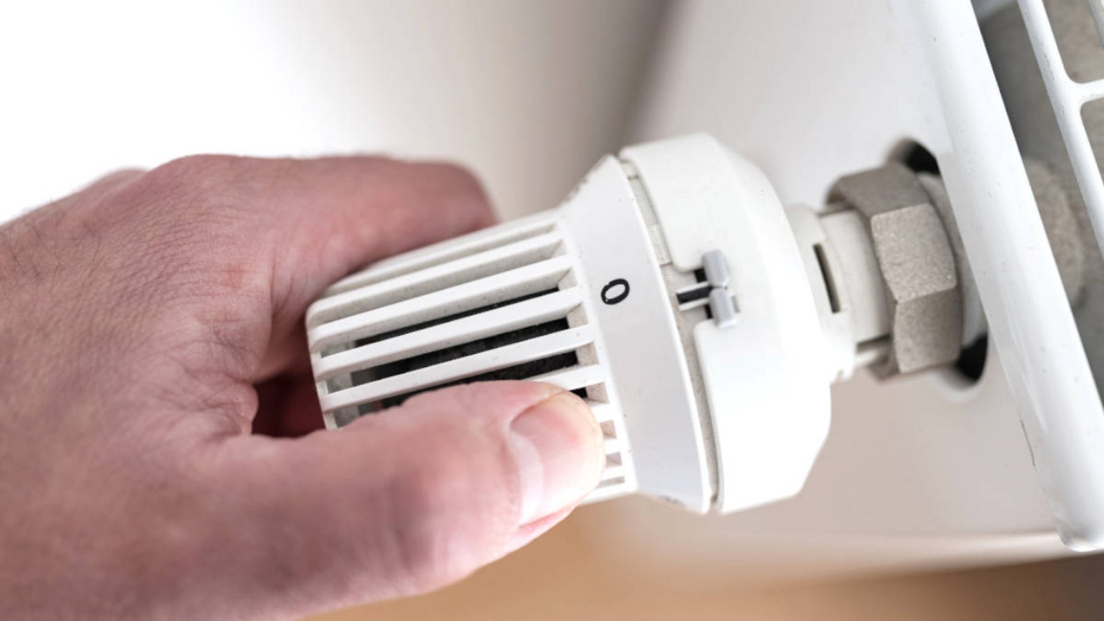 Erfahren Sie, ob und wie Sie bei Abwesenheit heizen sollten. Die wichtigsten Tipps, wenn man nicht zu Hause ist, im Überblick.Foto: Christian Horz / Shutterstock.com Erfahren Sie, ob und wie Sie bei Abwesenheit heizen sollten. Die wichtigsten Tipps, wenn man nicht zu Hause ist, im Überblick.Foto: Christian Horz / Shutterstock.com