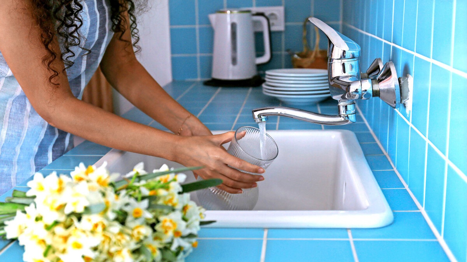 Je nach Wohnort kostet Trinkwasser unterschiedlich viel. Bereits benachbarte Gemeinden könnten starke Preisunterschiede haben. (Symbolbild)Je nach Wohnort kostet Trinkwasser unterschiedlich viel. Bereits benachbarte Gemeinden könnten starke Preisunterschiede haben. (Symbolbild)Foto: imago//Evrymmnt
