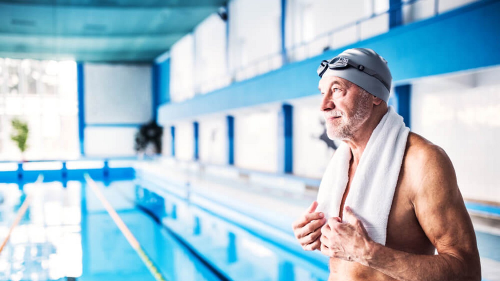 Abnehmen mit Schwimmen?Foto: Halfpoint / shutterstock.com Abnehmen mit Schwimmen?Foto: Halfpoint / shutterstock.com