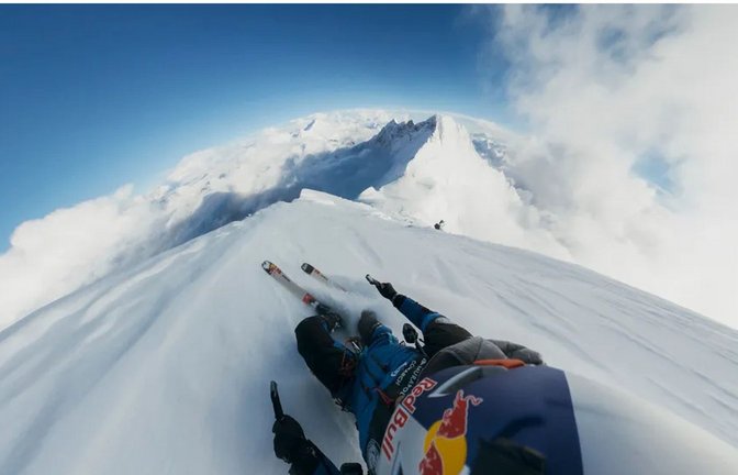 Der polnische Extremsportler Andrzej Bargiel ist als erster Mensch ohne zusätzlichen Sauerstoff den Mount Everst auf Skiern heruntergebrettert.<span class='image-autor'>Foto: Bartłomiej Pawlikowski / Red Bull Content</span>