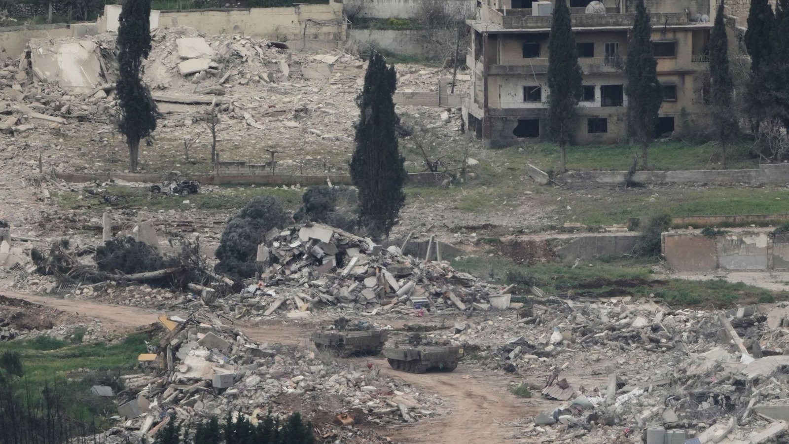 Ungeachtet einer Waffenruhe sind bei neuen israelischen Angriffen im Süden des Libanon neun Menschen getötet worden (Archivfoto).Foto: Ariel Schalit/AP/dpa/Ariel Schalit Ungeachtet einer Waffenruhe sind bei neuen israelischen Angriffen im Süden des Libanon neun Menschen getötet worden (Archivfoto).Foto: Ariel Schalit/AP/dpa/Ariel Schalit