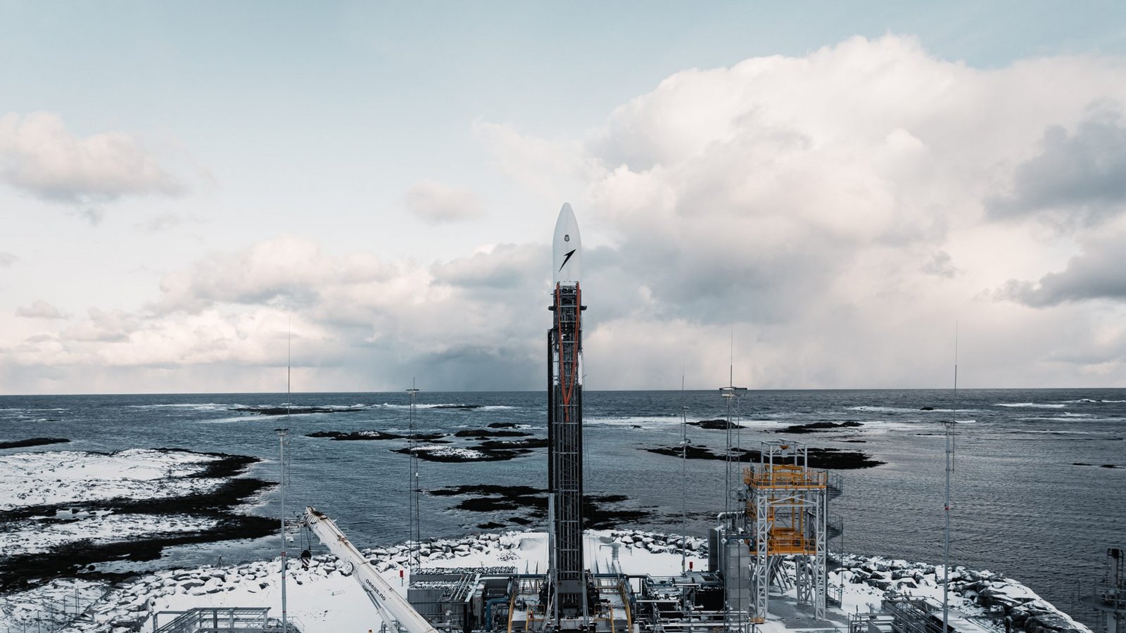 Nachdem der Isar-Aerospace-Start verschoben wurde, steht nun ein neuer Termin fest. Am Donnerstag, dem 27. März 2025 soll die Spectrum-Rakete des Münchner-Unternehmens nun abheben. Alle Infos zum Testflug vom Andøya Spaceport in Norwegen & zur Mission „Going Full Spectrum“.Foto: Isar Aerospace Nachdem der Isar-Aerospace-Start verschoben wurde, steht nun ein neuer Termin fest. Am Donnerstag, dem 27. März 2025 soll die Spectrum-Rakete des Münchner-Unternehmens nun abheben. Alle Infos zum Testflug vom Andøya Spaceport in Norwegen & zur Mission „Going Full Spectrum“.Foto: Isar Aerospace