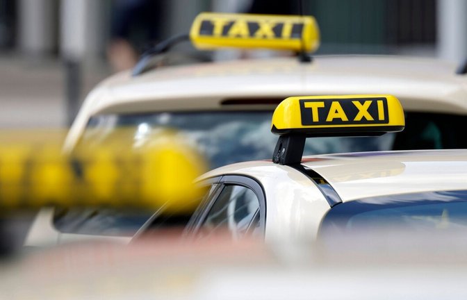 Bei Anrufbetrügereien sind immer wieder auch Taxis im Spiel.<span class='image-autor'>Foto: imago/Christoph Hardt</span>