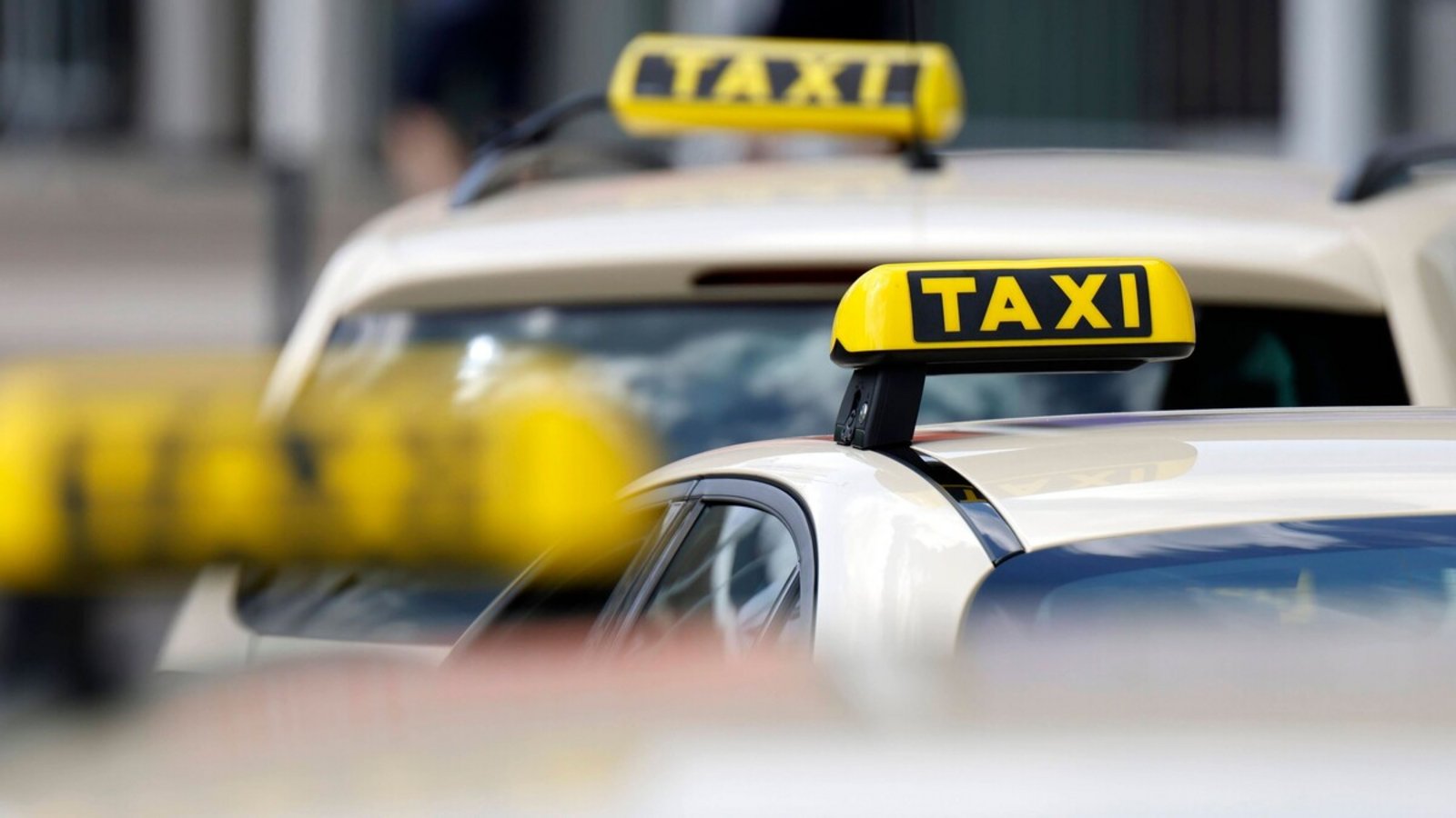 Bei Anrufbetrügereien sind immer wieder auch Taxis im Spiel.Foto: imago/Christoph Hardt Bei Anrufbetrügereien sind immer wieder auch Taxis im Spiel.Foto: imago/Christoph Hardt