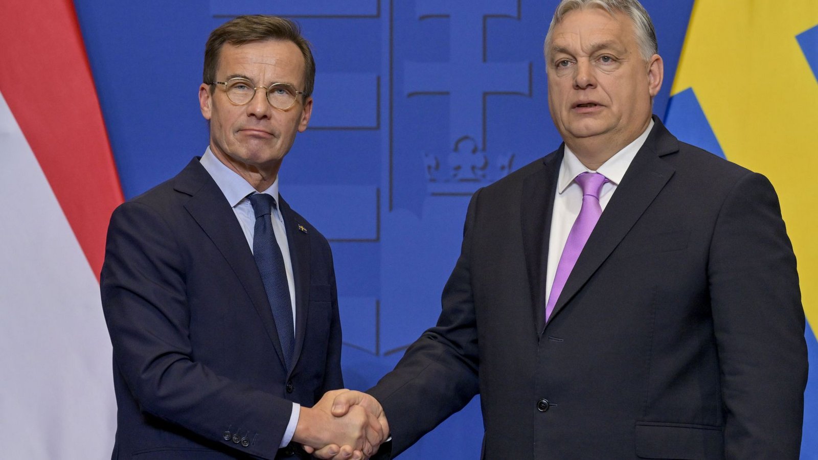 Handschlag vor wenigen Tagen: Schwedens Ministerpräsident Ulf Kristersson (li.) und Ungarns Premier Viktor Orban  in Budapest.Foto: dpa/Denes Erdos