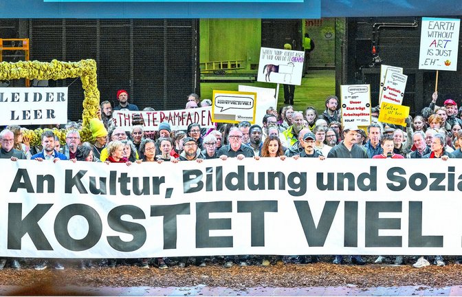 Der Protest  (hier im Schauspielhaus Stuttgart) gegen die Haushaltsplanungen der Stadt Stuttgart eint die Kulturszene<span class='image-autor'>Foto: Björn Klein</span>