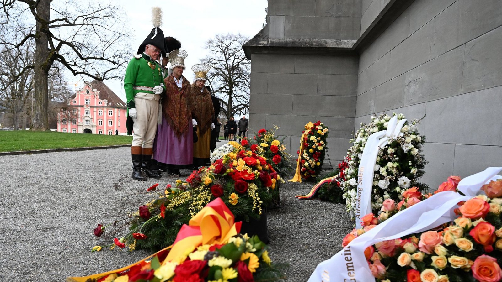 66 Kränze waren am Salemer Münster abgelegt.Foto: dpa/Bernd Weißbrod 66 Kränze waren am Salemer Münster abgelegt.Foto: dpa/Bernd Weißbrod