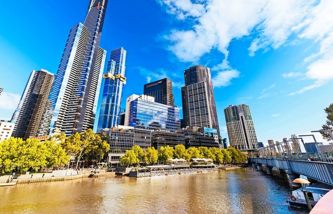 Imposante Fassade: Hochhäuser am Yarra River im Zentrum Melbournes.<span class='image-autor'>Foto: imago/Zoonar/Putnam</span>