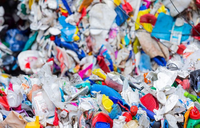 Die Entscheidung über ein Weltplastikabkommen wird vertagt. (Symbolbild)<span class='image-autor'>Foto: dpa/Rolf Vennenbernd</span>