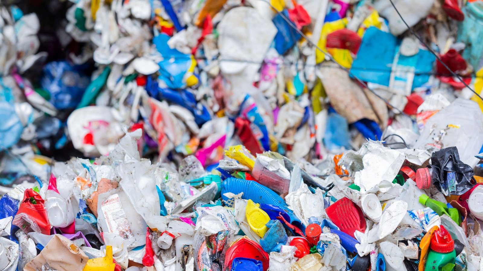 Die Entscheidung über ein Weltplastikabkommen wird vertagt. (Symbolbild)Foto: dpa/Rolf Vennenbernd