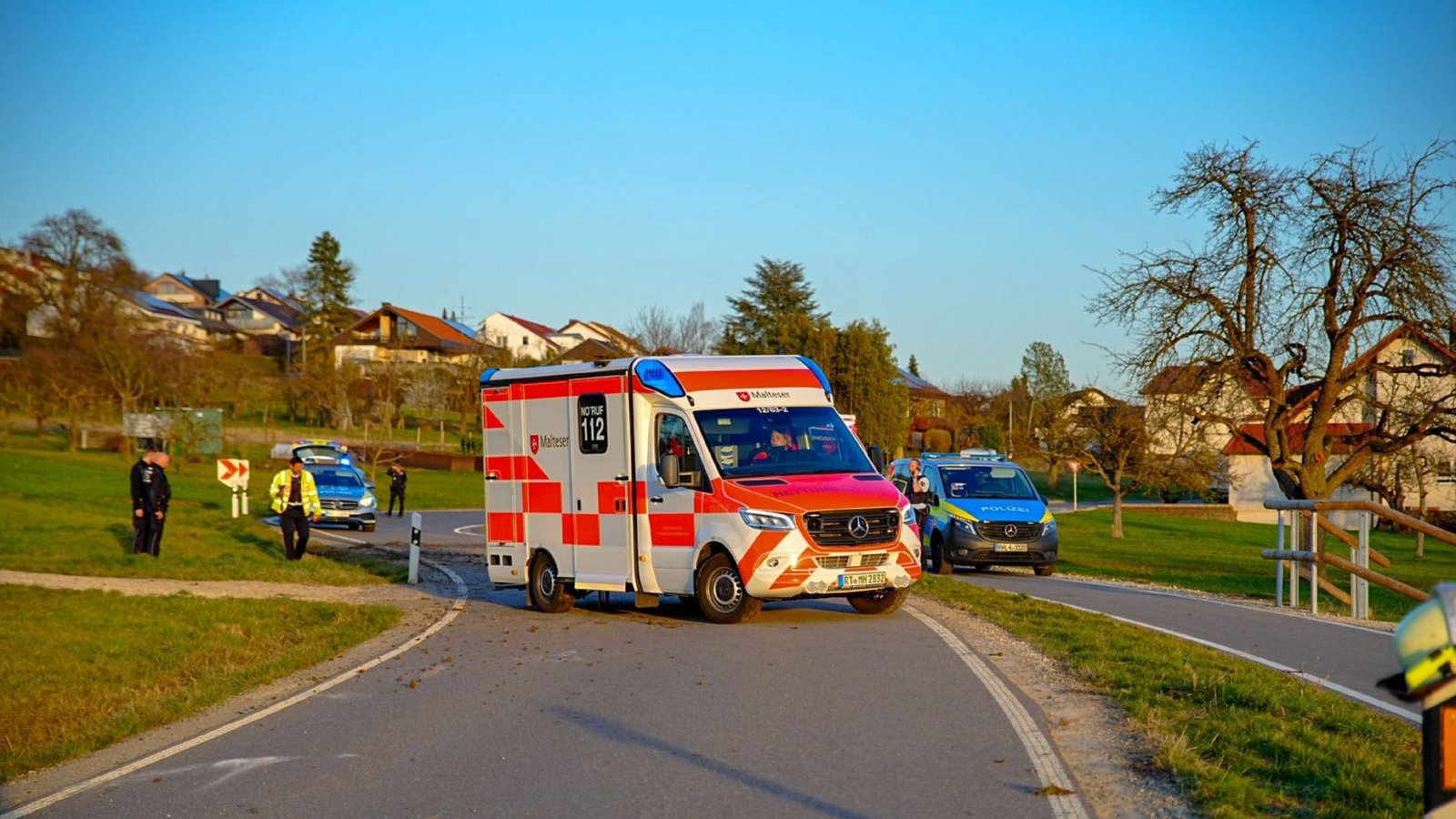 Sie wurden mit leichten Verletzungen in ein Krankenhaus gebracht.Foto: SDMG/SDMG / Kaczor