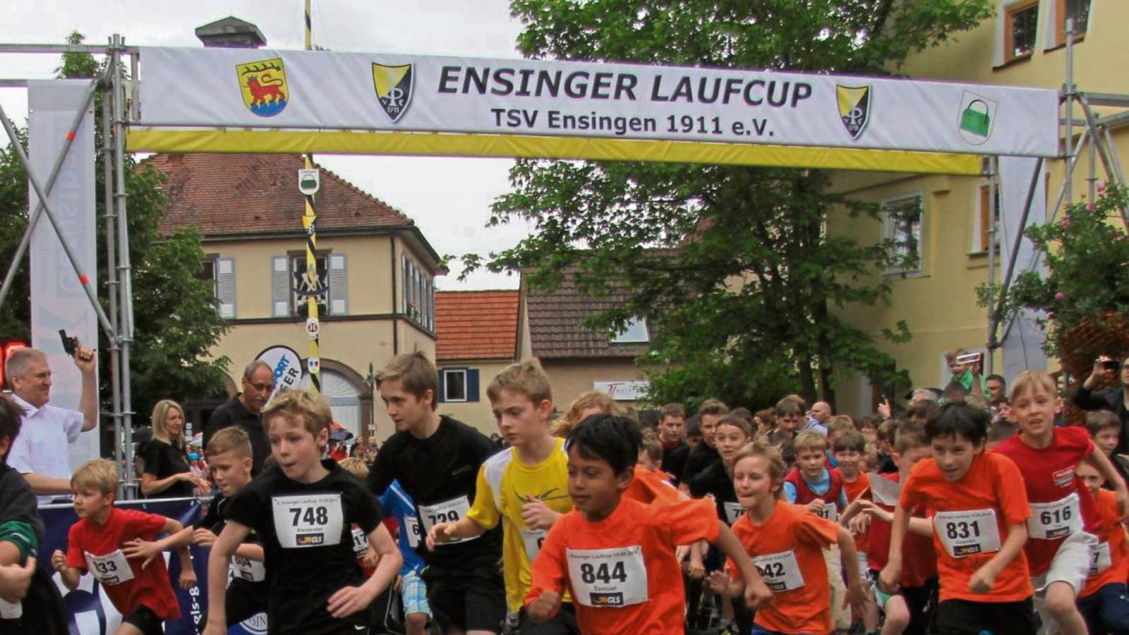 Schülerläufe (Bild), aber auch Distanzen bis hin zum Halbmarathon prägen das Bild beim Ensinger Laufcup. Foto: Archiv/Nachreiner