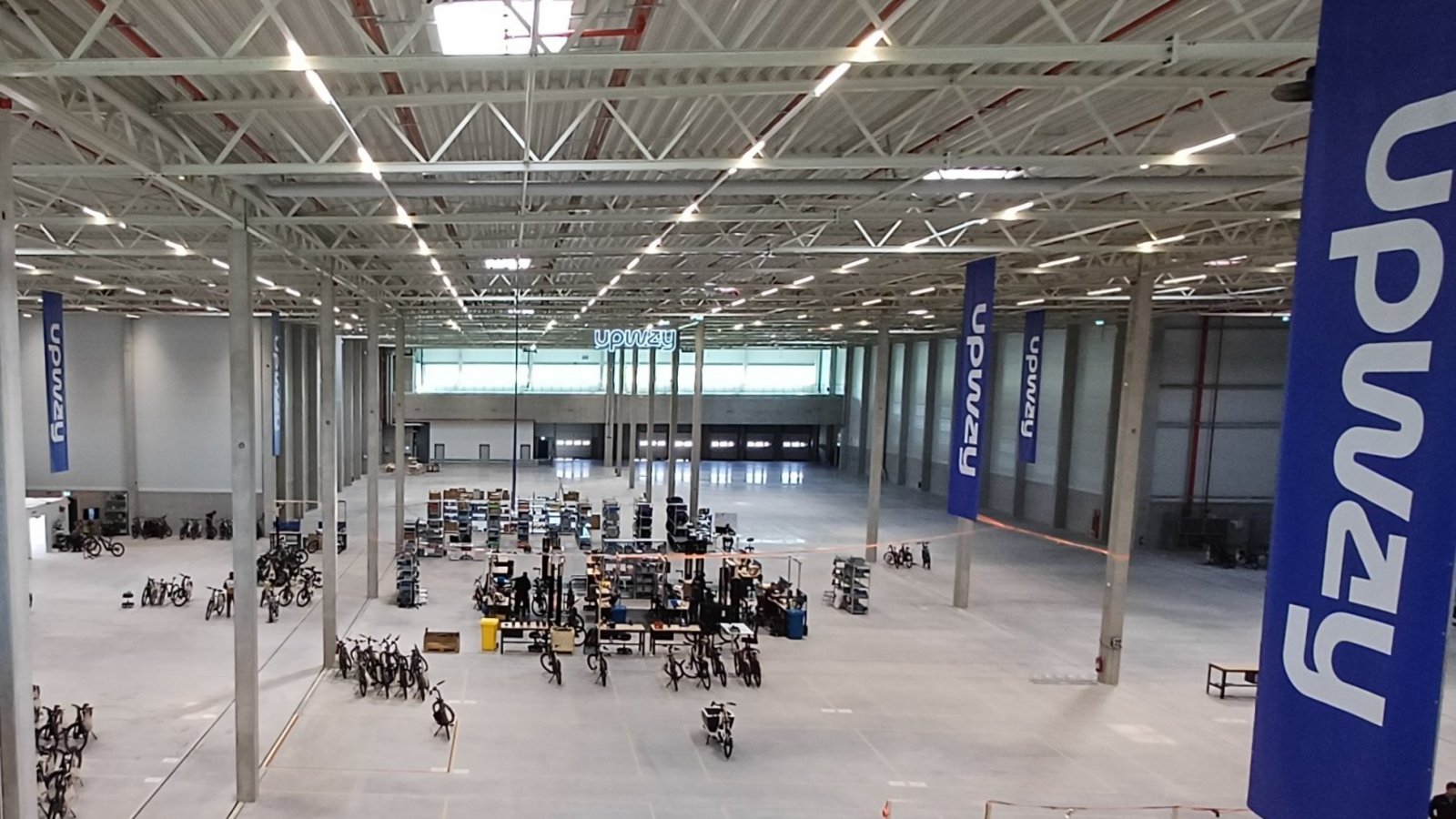 Noch hat es Platz in der Halle des Up-Centers der Firma Upway im Illinger Gewerbegebiet Schweichling. Fotos: Rücker