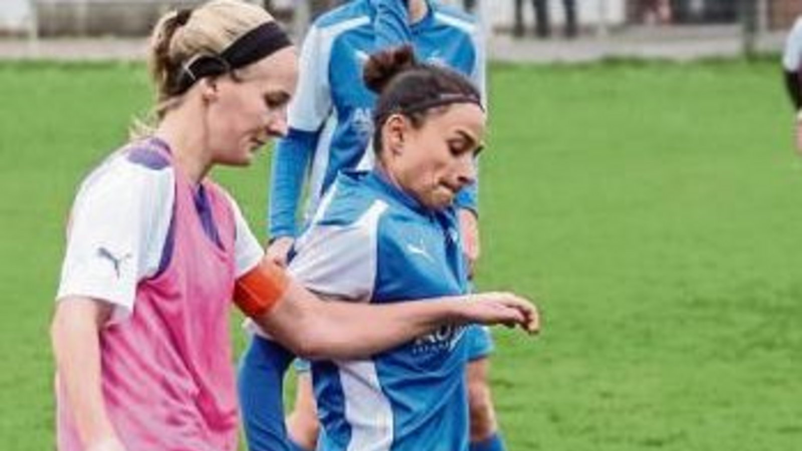 Lena Dreibach (links) gewinnt mit dem FVR gegen Erdmannhausen II. Foto: Archiv/Simecek Lena Dreibach (links) gewinnt mit dem FVR gegen Erdmannhausen II. Foto: Archiv/Simecek