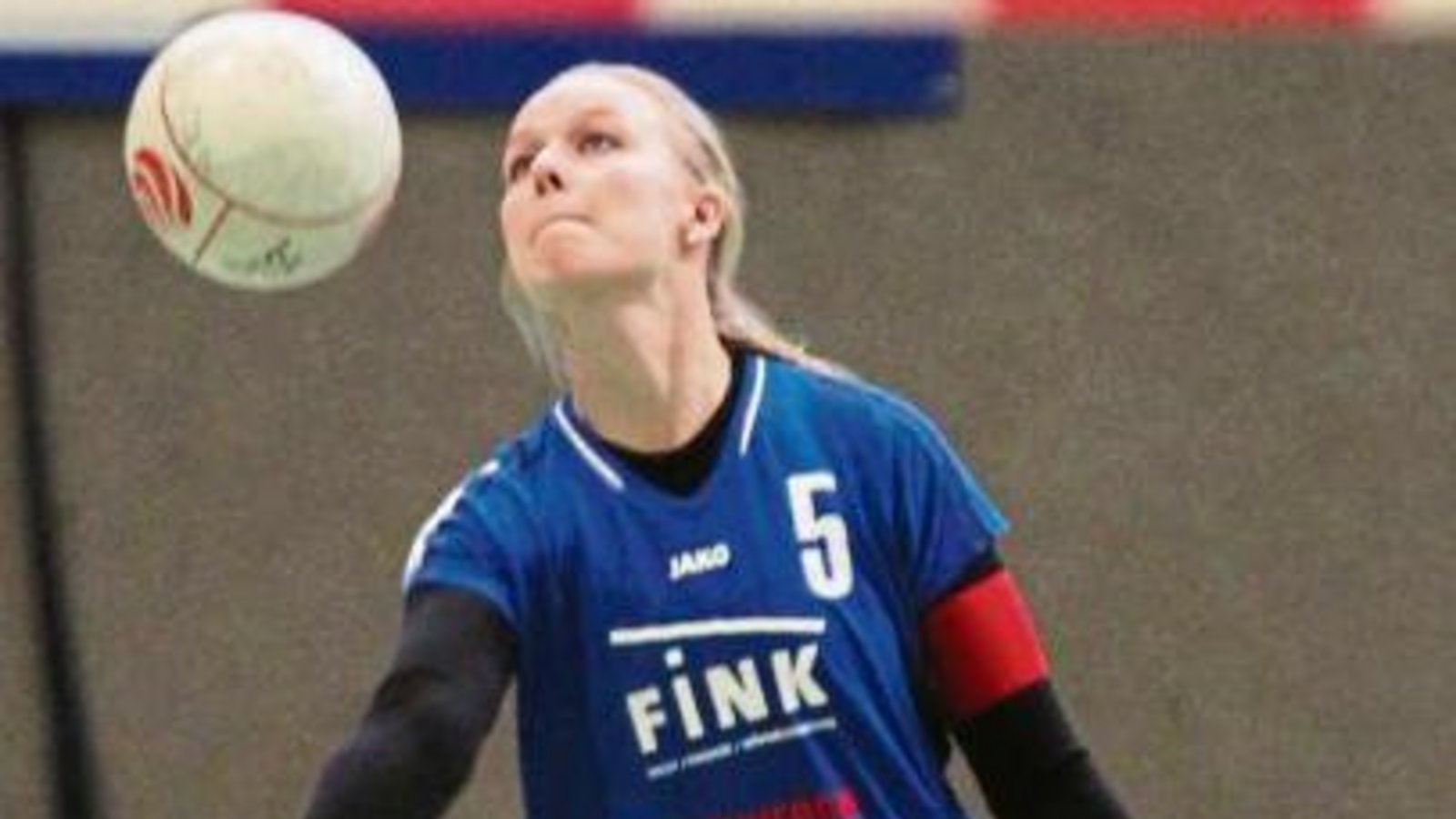 Nach Verletzungspause gab Natalie Lochmahr ihr Comeback. „Sie haderte zwar etwas mit ihrer Abwehrleistung“, berichtet TVV-Spielertrainerin Marie-Therese Rothmaier. „Aber bei ihr kamen alle Zuspiele. Das ist mir wichtiger als einige schwierige Bälle abzuwe Nach Verletzungspause gab Natalie Lochmahr ihr Comeback. „Sie haderte zwar etwas mit ihrer Abwehrleistung“, berichtet TVV-Spielertrainerin Marie-Therese Rothmaier. „Aber bei ihr kamen alle Zuspiele. Das ist mir wichtiger als einige schwierige Bälle abzuwe