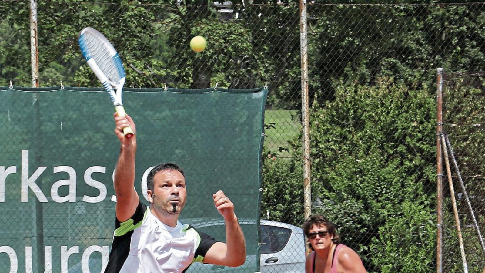 Jochen Christiaens (Kleinglattbach) und Rita Herre (Oberriexingen) wurden bei Hobby-Tennis-on-Tour für eine Runde zusammengelost. Foto: Küppers
