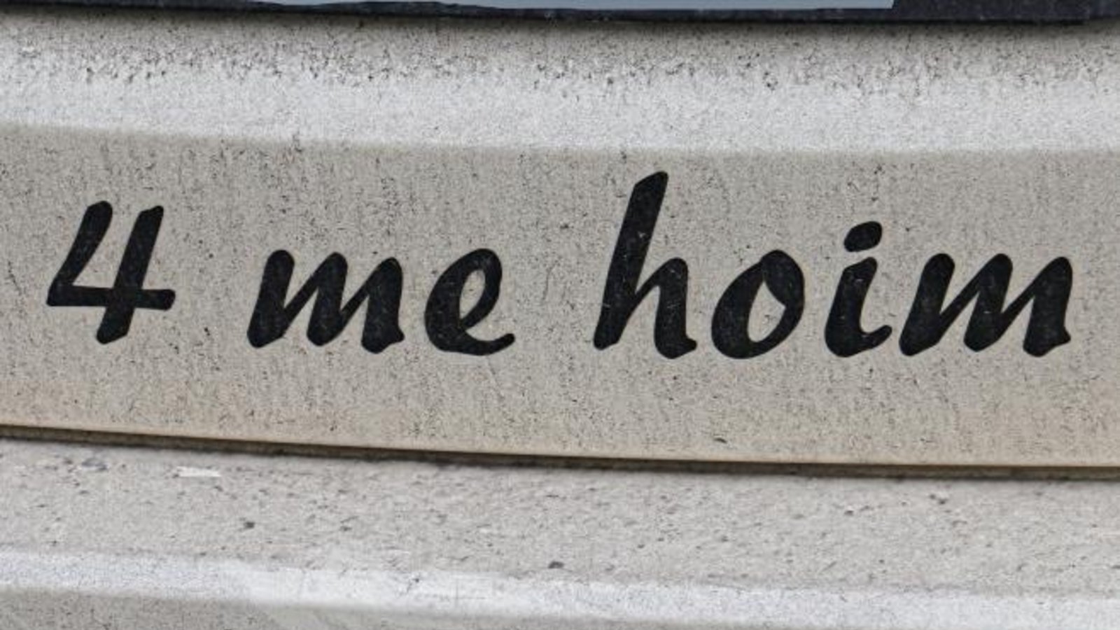 Nachricht an einem Taxi. Eigentlich müsste es doch heißen: „i 4 di hoim.“ Foto: Rücker