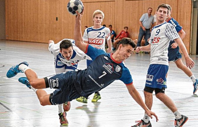 Sebastian Grau steuert acht Treffer zum 31:27-Heimsieg des TSV Oberriexingen bei. Foto: Leitner