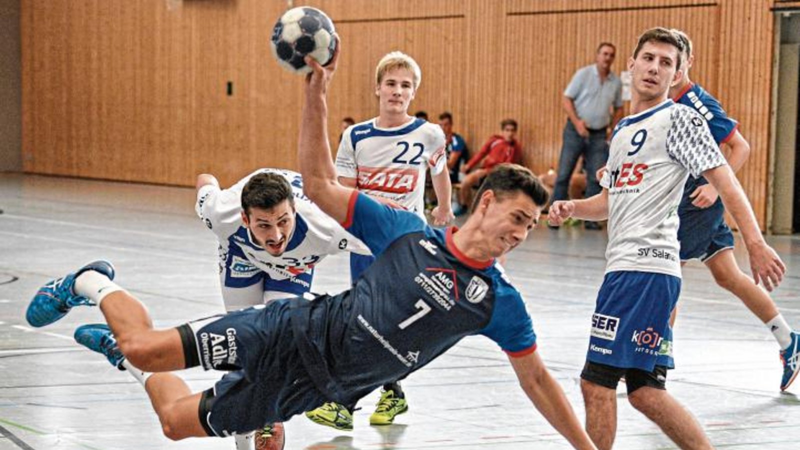 Sebastian Grau steuert acht Treffer zum 31:27-Heimsieg des TSV Oberriexingen bei. Foto: Leitner Sebastian Grau steuert acht Treffer zum 31:27-Heimsieg des TSV Oberriexingen bei. Foto: Leitner