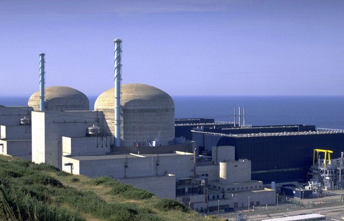 Das Atomkraftwerk Flamanville soll in diesem Jahr mit zwölf Jahren Verspätung ans Netz angeschlossen werden.<span class='image-autor'>Foto: dpa/Pierre Berenger</span>