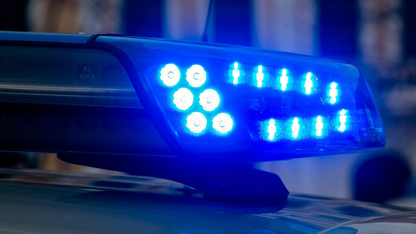 Die Polizei sucht nun nach Zeugen des Unfallvorgangs. (Symbolbild)Foto: Klaus-Dietmar Gabbert/dpa-Zentra