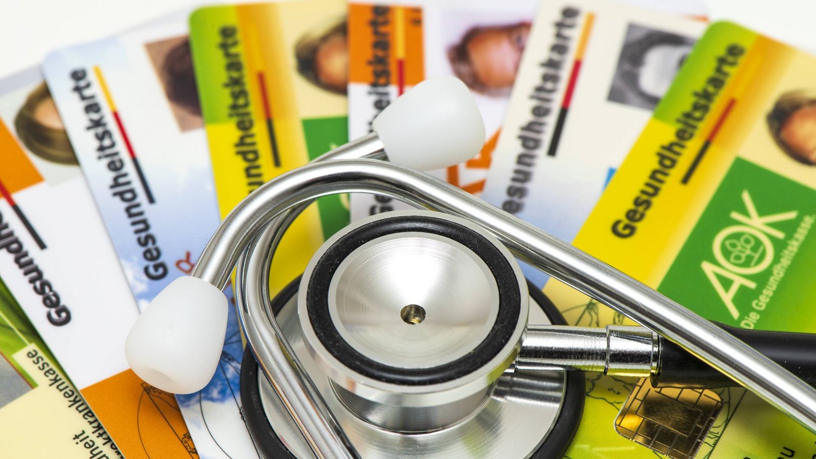 Krankengeld und Kinderkrankengeld sollen im Zuge der Reform der gesetzlichen Krankenversicherung gekürzt werden (Symbolfoto).Foto: IMAGO/Wolfilser/IMAGO Krankengeld und Kinderkrankengeld sollen im Zuge der Reform der gesetzlichen Krankenversicherung gekürzt werden (Symbolfoto).Foto: IMAGO/Wolfilser/IMAGO