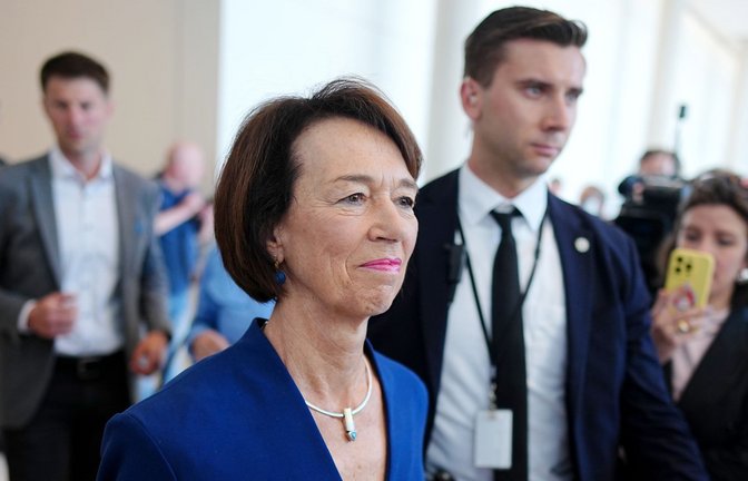Charlotte Merz mit versteinerter Mine nach der Wahlschlappe ihres Mannes.<span class='image-autor'>Foto: Kay Nietfeld/dpa</span>