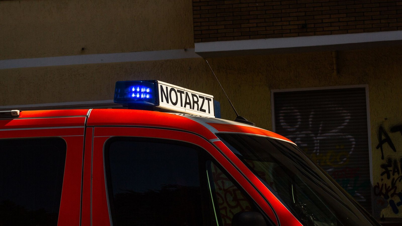 Der Notarzt brachte den Jungen in eine Klinik. (Symbolbild)Foto: dpa/Fernando Gutierrez-Juarez Der Notarzt brachte den Jungen in eine Klinik. (Symbolbild)Foto: dpa/Fernando Gutierrez-Juarez