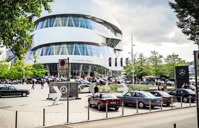 Sonntags fahren beim Mercedes-Benz-Museum die Oldtimer vor.<span class='image-autor'>Foto: Lichtgut/Ferdinando Iannone</span>