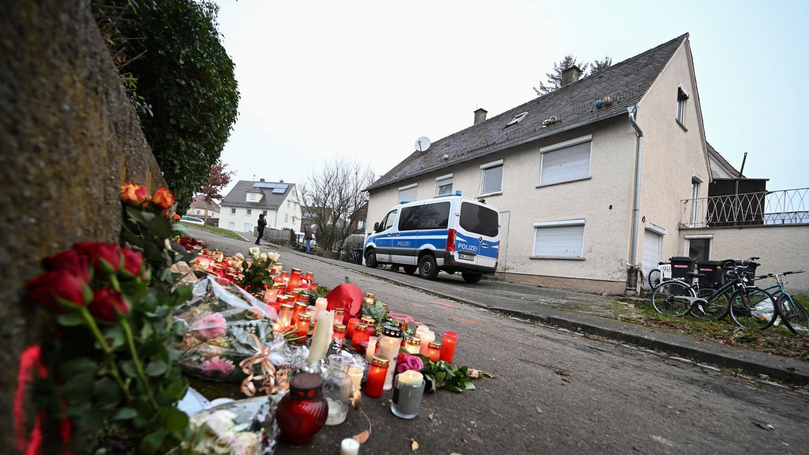 Die Flüchtlingsunterkunft gegenüber dem Tatort in Illerkirchberg soll abgerissen werden.Foto: dpa/Bernd Weißbrod Die Flüchtlingsunterkunft gegenüber dem Tatort in Illerkirchberg soll abgerissen werden.Foto: dpa/Bernd Weißbrod