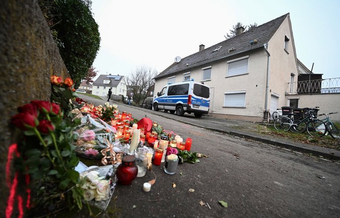 Die Flüchtlingsunterkunft gegenüber dem Tatort in Illerkirchberg soll abgerissen werden.<span class='image-autor'>Foto: dpa/Bernd Weißbrod</span>