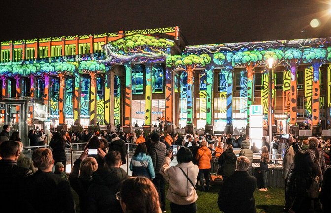 Die Lichtershow des Königsbaus hat Tausende angelockt.<span class='image-autor'>Foto: /Lichtgut/Ferdinando Iannone</span>