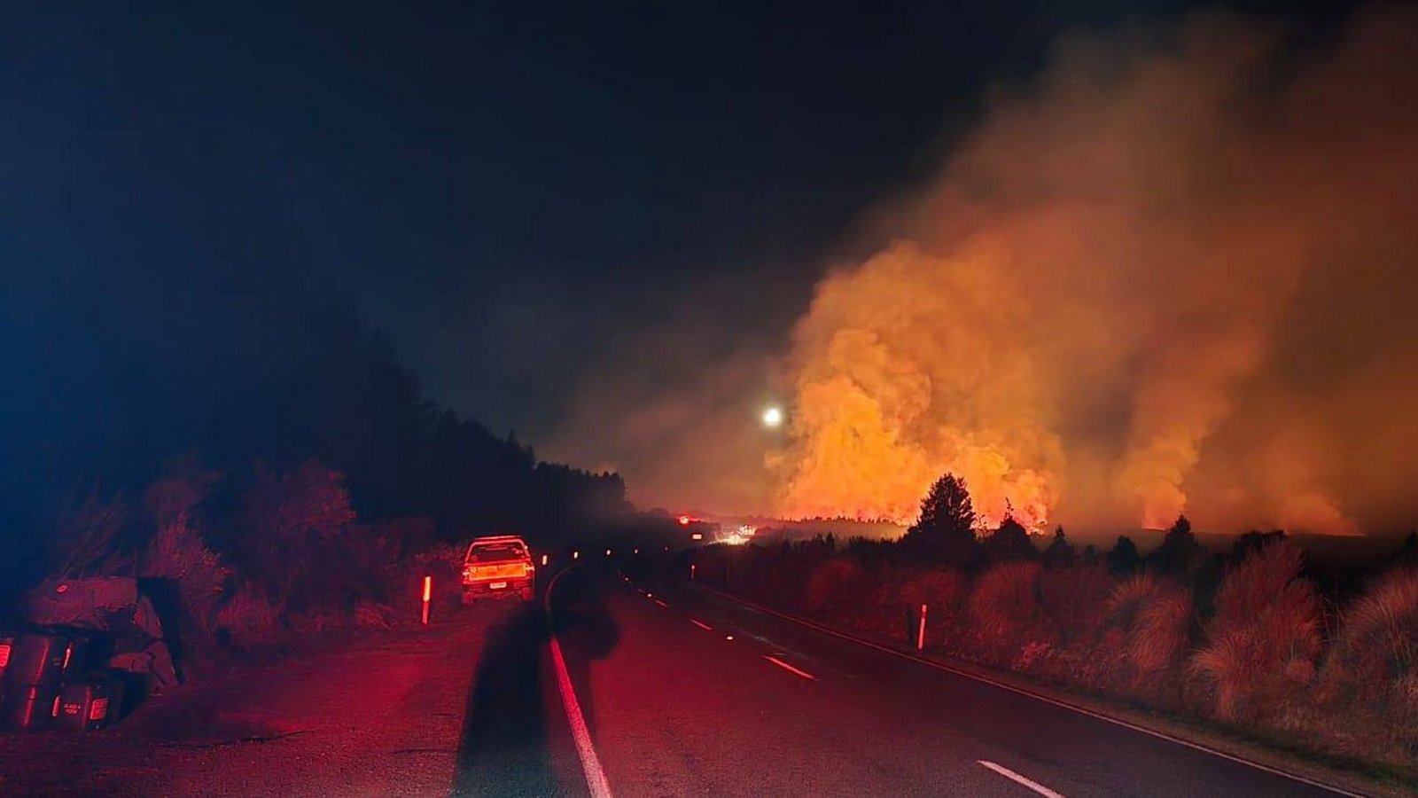 10. November 2025: Weite Gebniete im neuseeländischen Tongariro-Nationalpark standen in Flammen. Inzwischen sind die Feuer weitgehend unter Kontrolle gebracht.Foto: Imago/Xinhua 10. November 2025: Weite Gebniete im neuseeländischen Tongariro-Nationalpark standen in Flammen. Inzwischen sind die Feuer weitgehend unter Kontrolle gebracht.Foto: Imago/Xinhua