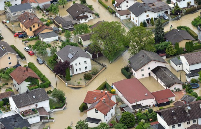 Auf Hochwasser-Karten kann man sehen, wie sehr das eigene Haus potenziell gefährdet ist.<span class='image-autor'>Foto: picture alliance/dpa/Peter Kneffel</span>