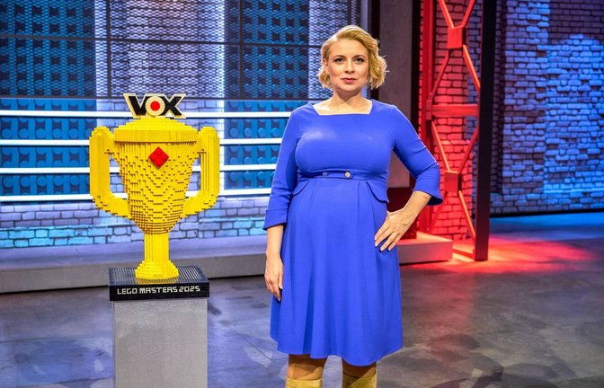 In der aktuellen Staffel von "Lego Masters" tritt Jurorin Lissy hochschwanger auf.<span class='image-autor'>Foto: RTL / Frank Dicks</span>