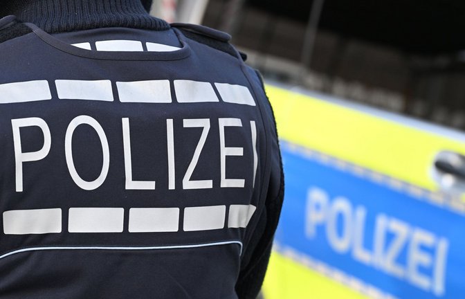 Die Polizei sucht mit einer Täterbeschreibung nach Zeugen in Ellwangen. (Symbolbild)<span class='image-autor'>Foto: dpa/Bernd Weißbrod</span>