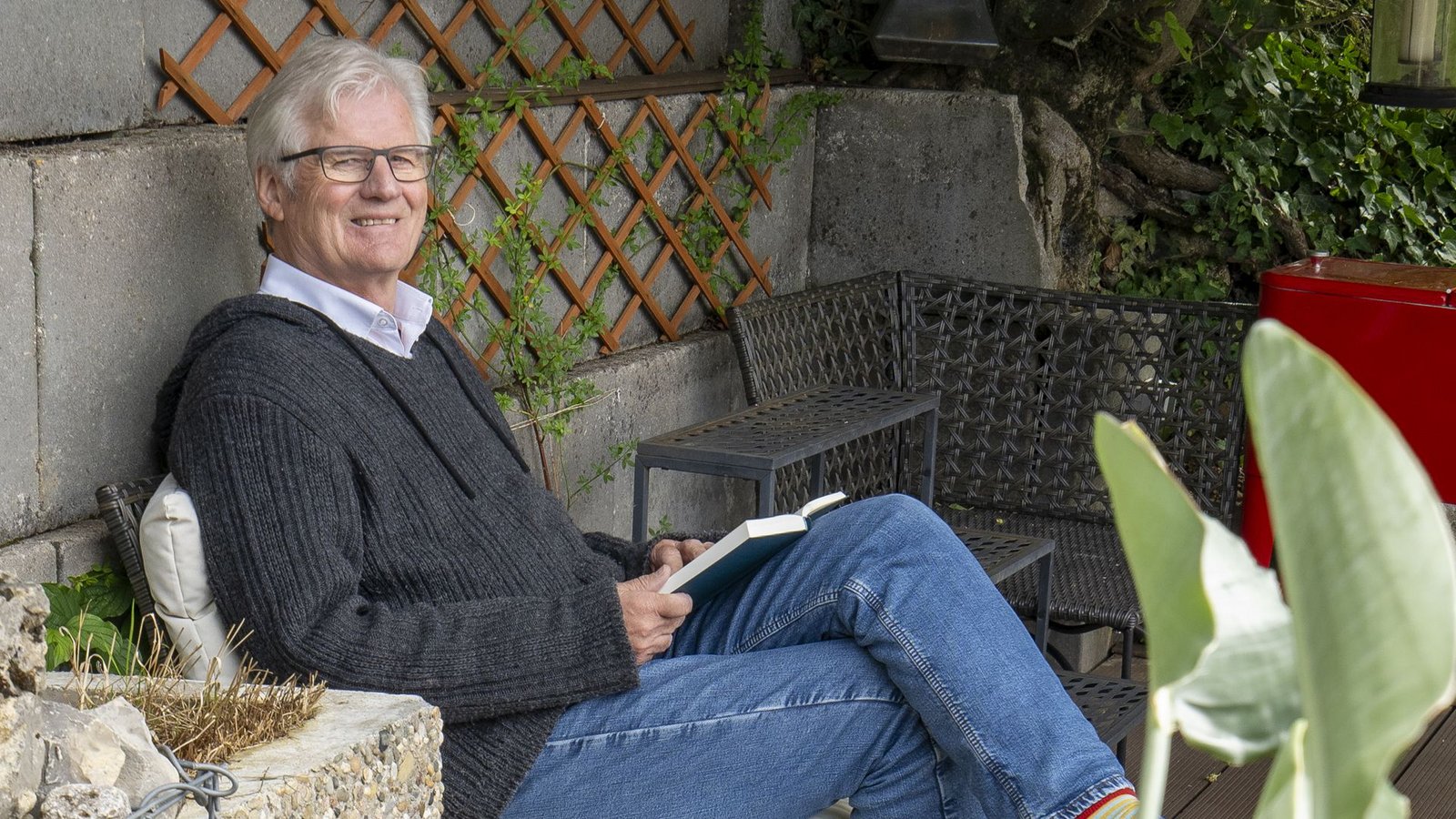 Stefan Kunze kann jetzt auch mal in Ruhe ein Buch zur Hand nehmen.Foto: /Jürgen Bach Stefan Kunze kann jetzt auch mal in Ruhe ein Buch zur Hand nehmen.Foto: /Jürgen Bach