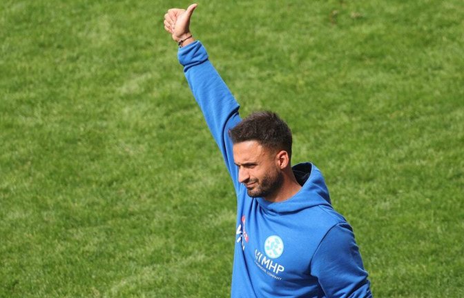 Daumen hoch: Der Einstieg von Kerem Arslan als Interims-Chefcoach der Stuttgarter Kickers ist gelungen<span class='image-autor'>Foto: Pressefoto Baumann</span>