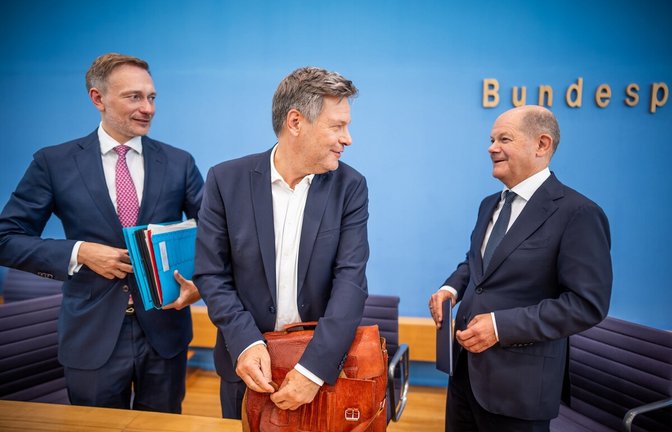 Lindner, Habeck und Scholz: Trotz des Endes der gemeinsamen Koalition haben sich die drei Parteien auf Entlastungen für die Bürger geeinigt.<span class='image-autor'>Foto: dpa/Michael Kappeler</span>