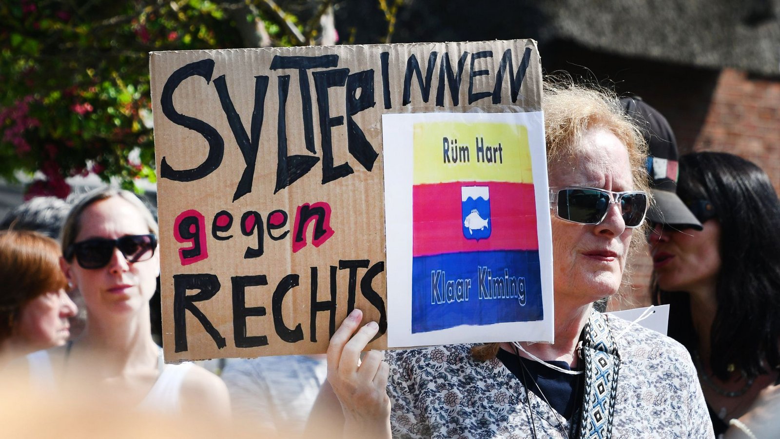 Mahnwache gegen rechte Hetze auf der Insel SyltFoto: dpa/Lea Sarah Albert