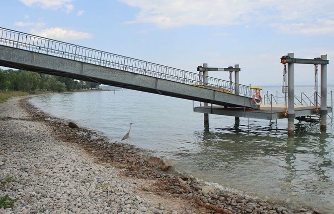 Viel zu wenig Wasser im Bodensee: Dieses Bild bietet sich seit Wochen.<span class='image-autor'>Foto: dpa</span>