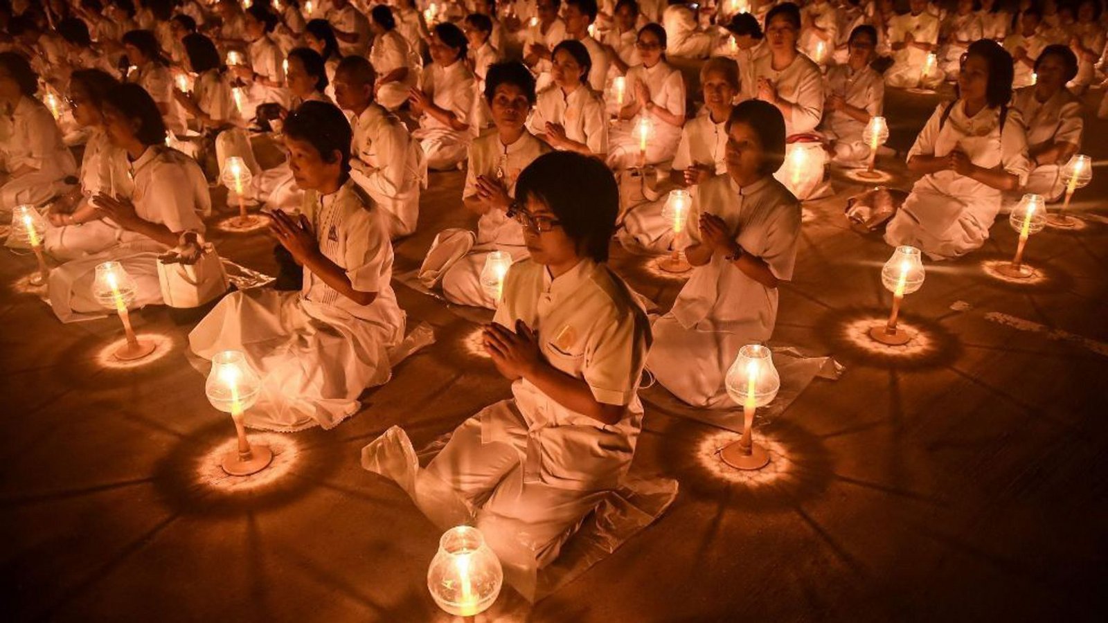 Der Buddhismus ist eine religiöse Weltanschauung der Mitte. Er lehrt weder Extreme noch Selbstkasteiung. Weder Völlerei noch völliger Verzicht um des Verzichtens willen ist sinnvoll.Foto: AFP Der Buddhismus ist eine religiöse Weltanschauung der Mitte. Er lehrt weder Extreme noch Selbstkasteiung. Weder Völlerei noch völliger Verzicht um des Verzichtens willen ist sinnvoll.Foto: AFP
