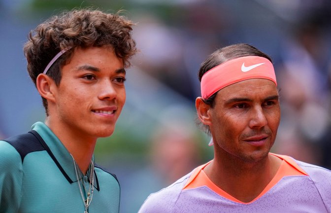Rafael Nadal (r) erteilte dem erst 16 Jahre alten US-Amerikaner Darwin Blanch in Madrid eine Lehrstunde.<span class='image-autor'>Foto: Manu Fernandez/AP/dpa</span>