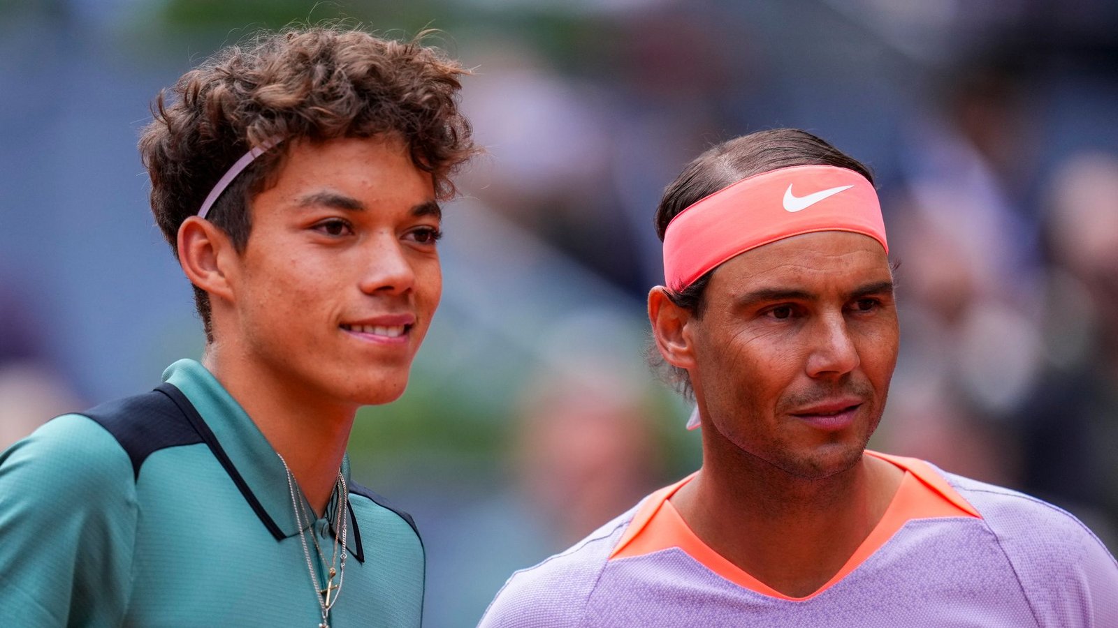 Rafael Nadal (r) erteilte dem erst 16 Jahre alten US-Amerikaner Darwin Blanch in Madrid eine Lehrstunde.Foto: Manu Fernandez/AP/dpa